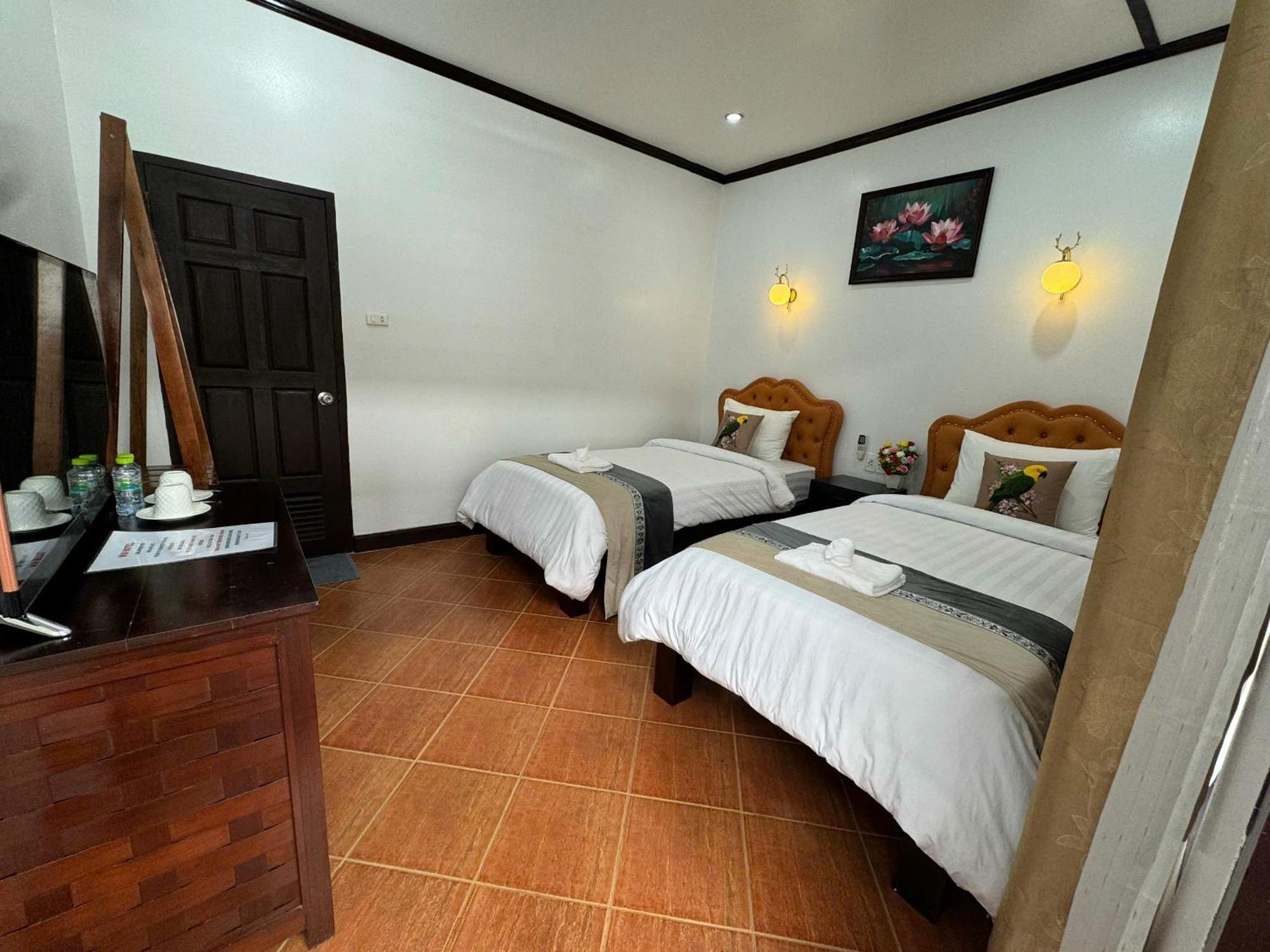 Win Hotel Vang Vieng Zimmer foto